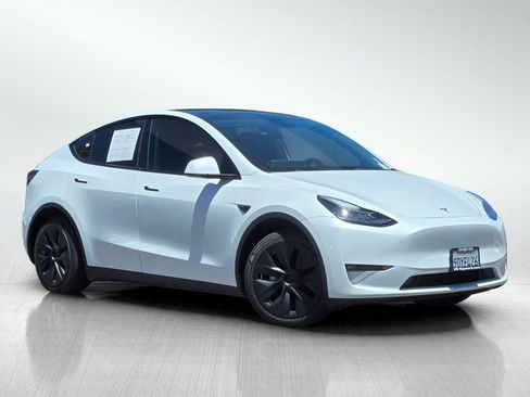 Used 2023 Tesla Model Y Long Range AWD/4WD image 2