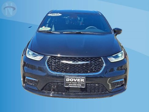 Certified 2025 Chrysler Pacifica Select AWD/4WD image 21