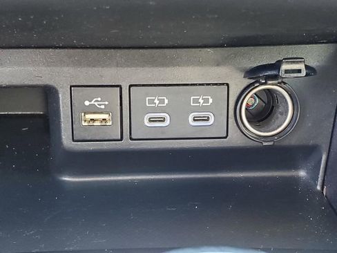 Used 2024 Toyota Highlander LE image 24