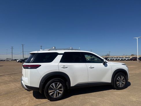 Certified 2025 Nissan Pathfinder SL image 27