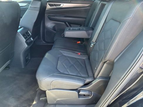 Used 2025 Volkswagen Atlas Cross Sport SE image 24