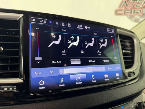 Used 2022 Chrysler Pacifica Touring-L FWD image 20