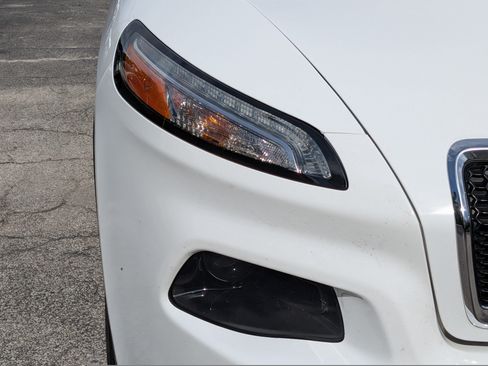 Used 2015 Jeep Cherokee Latitude FWD image 10