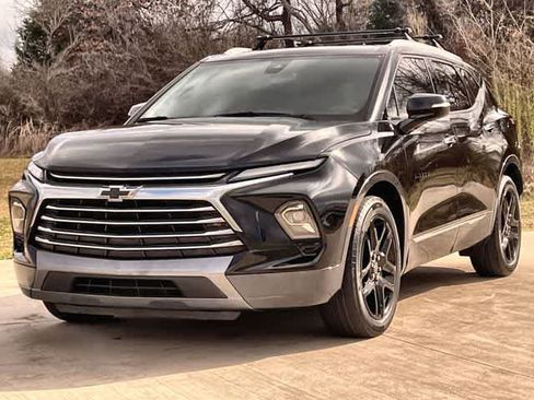 Used 2023 Chevrolet Blazer Premier w/ Enhanced Convenience Package FWD image 2