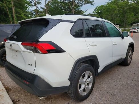 Used 2021 Toyota RAV4 XLE FWD image 6