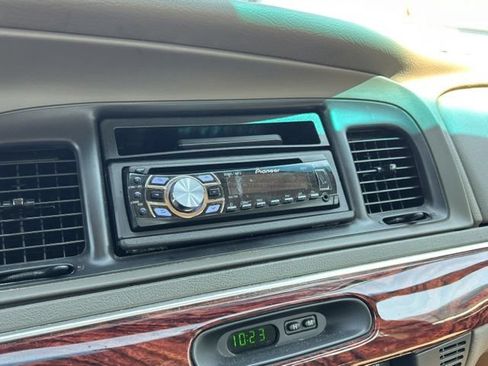 Used 2001 Mercury Grand Marquis GS RWD image 40