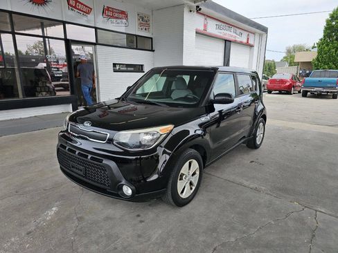 Used 2015 Kia Soul FWD image 2