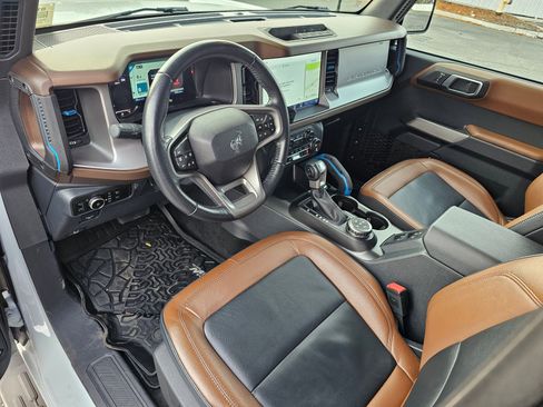 Used 2023 Ford Bronco Outer Banks image 2