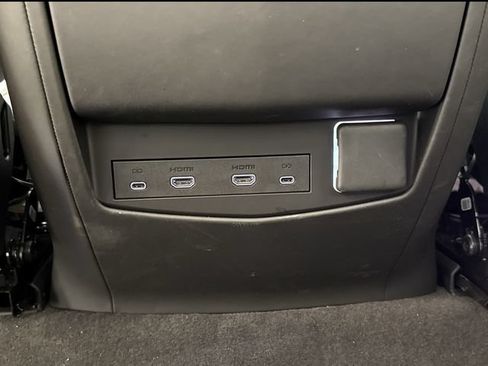 Used 2025 Cadillac Escalade Sport Platinum w/ LPO, Floor Liner Package AWD/4WD image 32