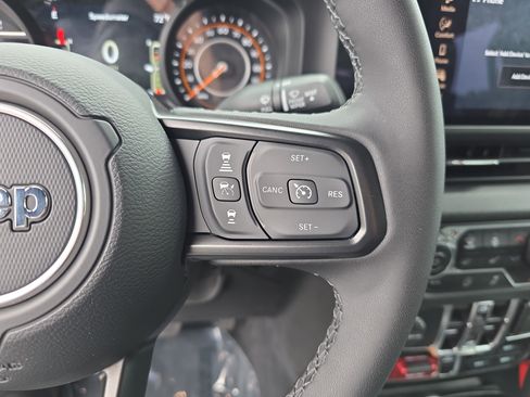 Certified 2025 Jeep Wrangler Unlimited Sport AWD/4WD image 16