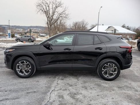 New 2026 Chevrolet Trax LT w/ Driver Confidence Package FWD image 5