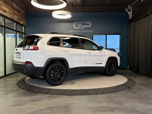 Used 2023 Jeep Cherokee Altitude Lux AWD/4WD image 3