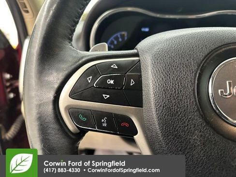 Used 2017 Jeep Grand Cherokee Laredo image 17