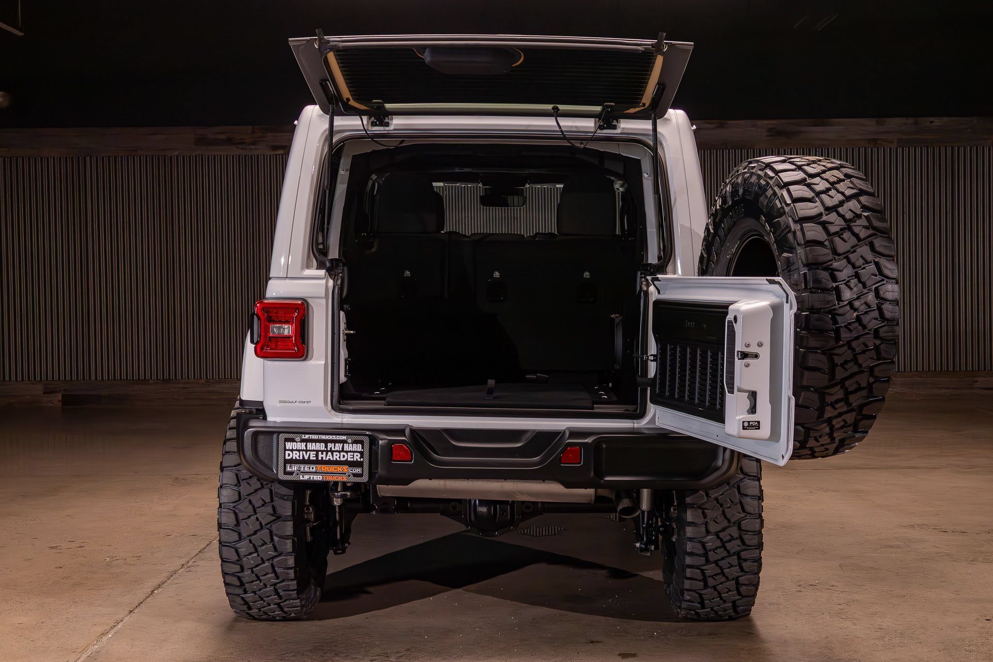 Used 2024 Jeep Wrangler Unlimited Sahara w/ Technology Group AWD/4WD image 9