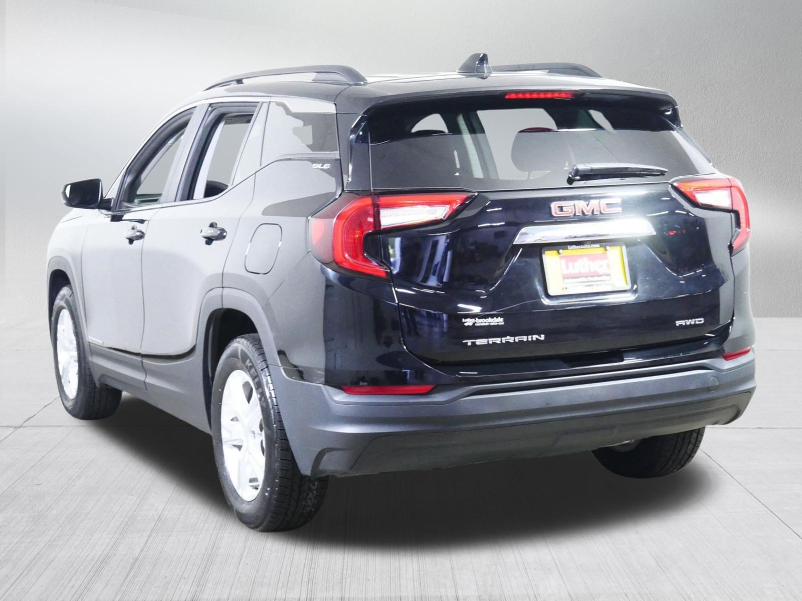 Used 2023 GMC Terrain SLE w/ Driver Convenience Package AWD/4WD image 5