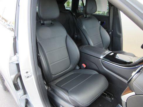 Used 2023 Mercedes-Benz GLC 300 4MATIC image 25