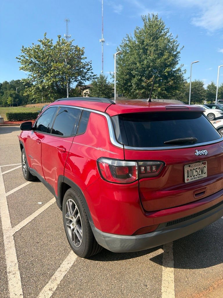 Used 2019 Jeep Compass Latitude w/ Popular Equipment Group FWD image 3