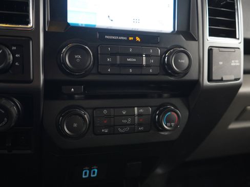 Used 2016 Ford F150 XLT w/ Equipment Group 302A Luxury AWD/4WD image 21
