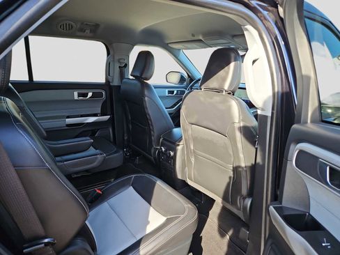 Used 2022 Ford Explorer XLT w/ Equipment Group 202A image 16