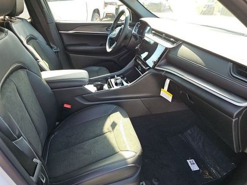 New 2026 Jeep Grand Cherokee Altitude AWD/4WD image 10