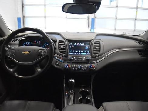 Used 2017 Chevrolet Impala Premier w/ Enhanced Convenience Package FWD image 5
