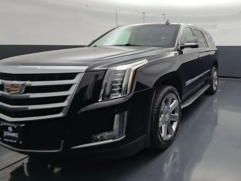 Used 2019 Cadillac Escalade Luxury AWD/4WD image 9
