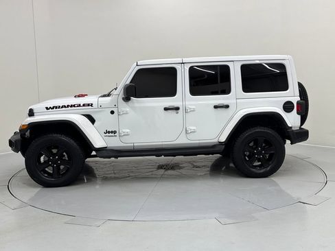 Used 2022 Jeep Wrangler Unlimited Sahara image 2