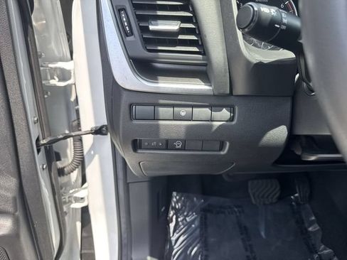 Used 2023 Nissan Rogue SV FWD image 23
