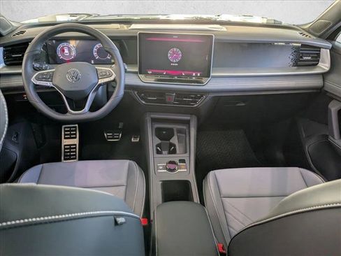 New 2026 Volkswagen Tiguan SE R-Line FWD image 10
