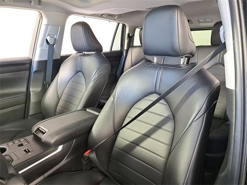 Used 2023 Toyota Highlander XLE image 20
