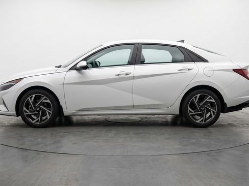 Used 2025 Hyundai Elantra SEL image 5