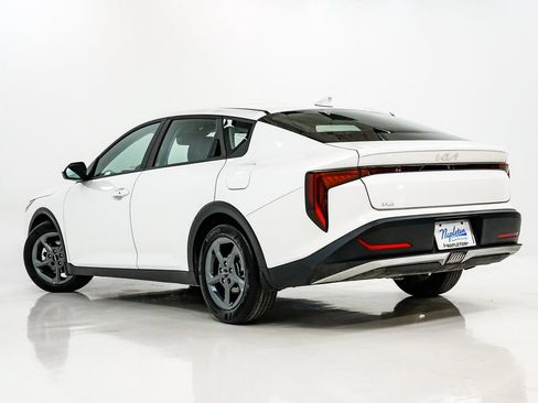 Certified 2025 Kia K4 FWD image 28