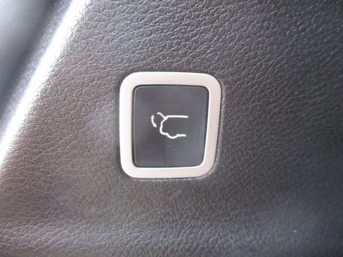 Used 2018 Chrysler Pacifica Touring Plus w/ S Appearance Package image 16