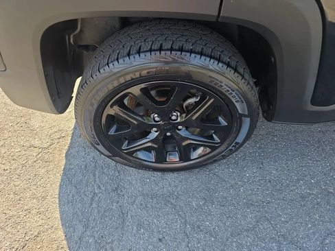 Used 2018 Jeep Renegade Altitude w/ UConnect 8.4 Nav Group AWD/4WD image 15