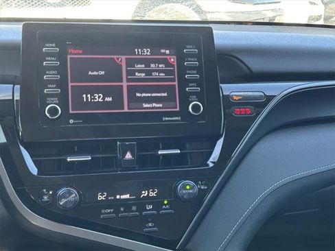 Certified 2022 Toyota Camry SE image 17