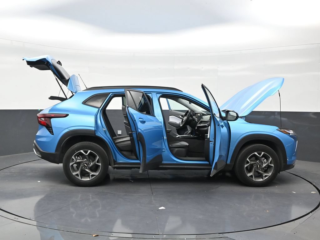 Used 2025 Chevrolet Trax LT w/ LT Convenience Package FWD image 28