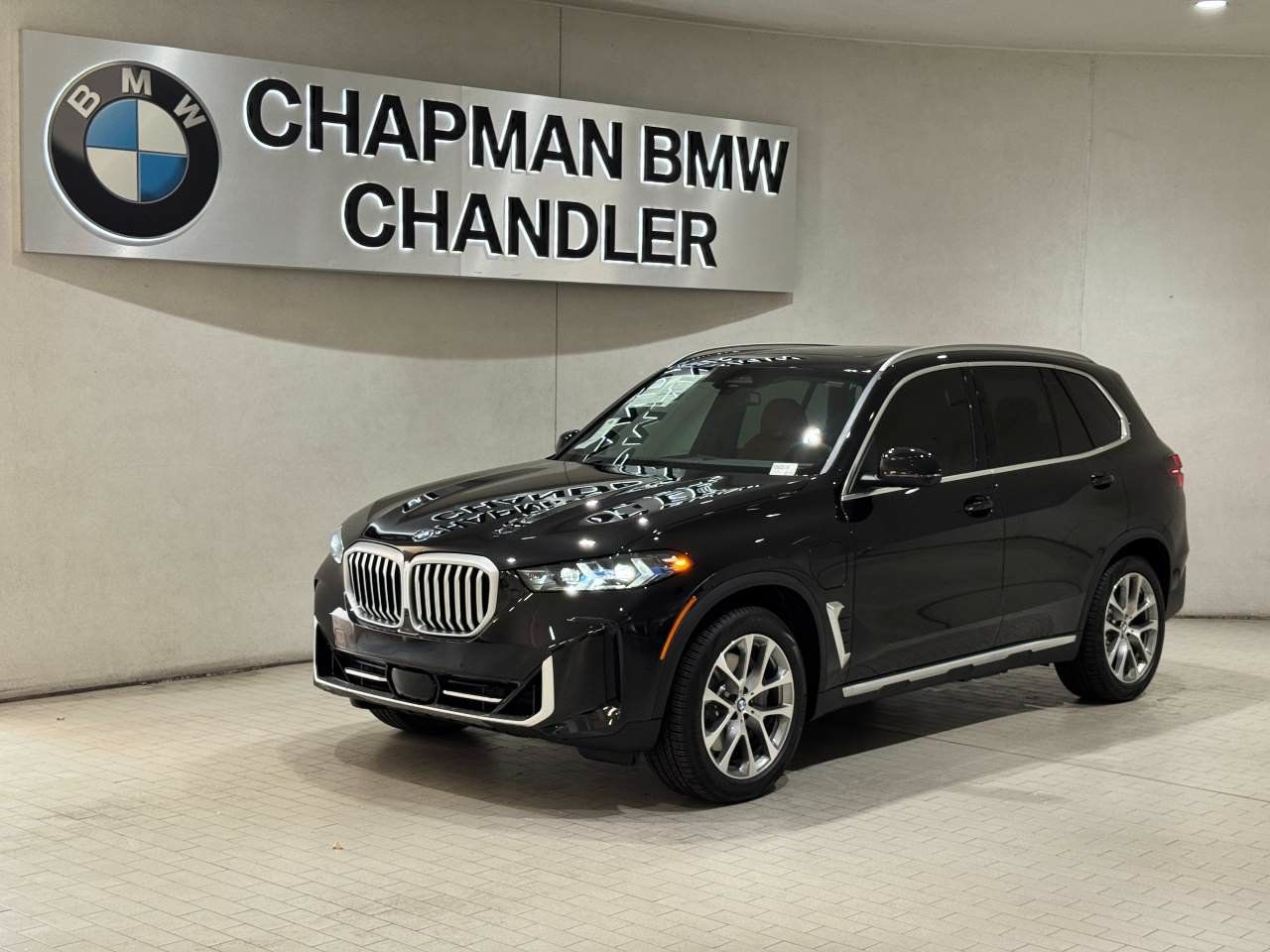 Used 2026 BMW X5 xDrive50e w/ Parking Assistance Package AWD/4WD image 1