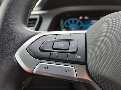 Used 2025 Volkswagen Atlas Cross Sport SE FWD image 13