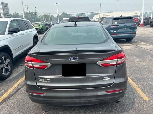 Used 2019 Ford Fusion SE w/ Equipment Group 151A FWD image 4