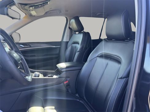 Used 2023 Jeep Grand Cherokee Limited image 11