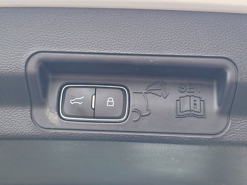 Certified 2023 Ford Explorer XLT RWD image 32