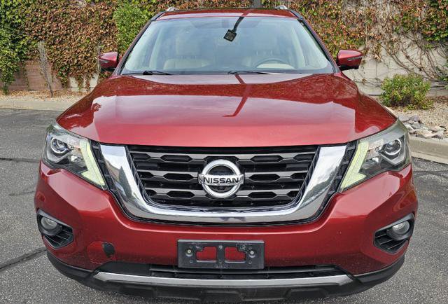Used 2017 Nissan Pathfinder Platinum w/ Family Entertainment Package AWD/4WD image 2