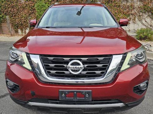 Used 2017 Nissan Pathfinder Platinum w/ Family Entertainment Package AWD/4WD image 2