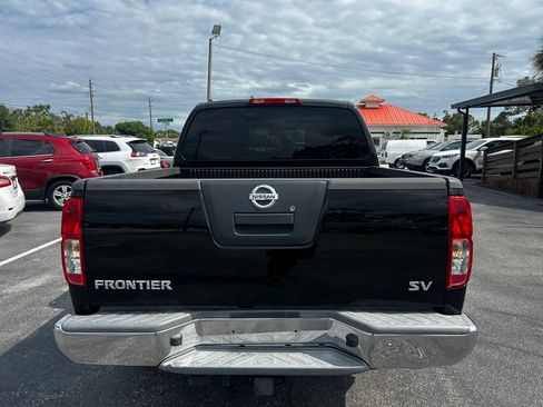 Used 2012 Nissan Frontier SV RWD image 5