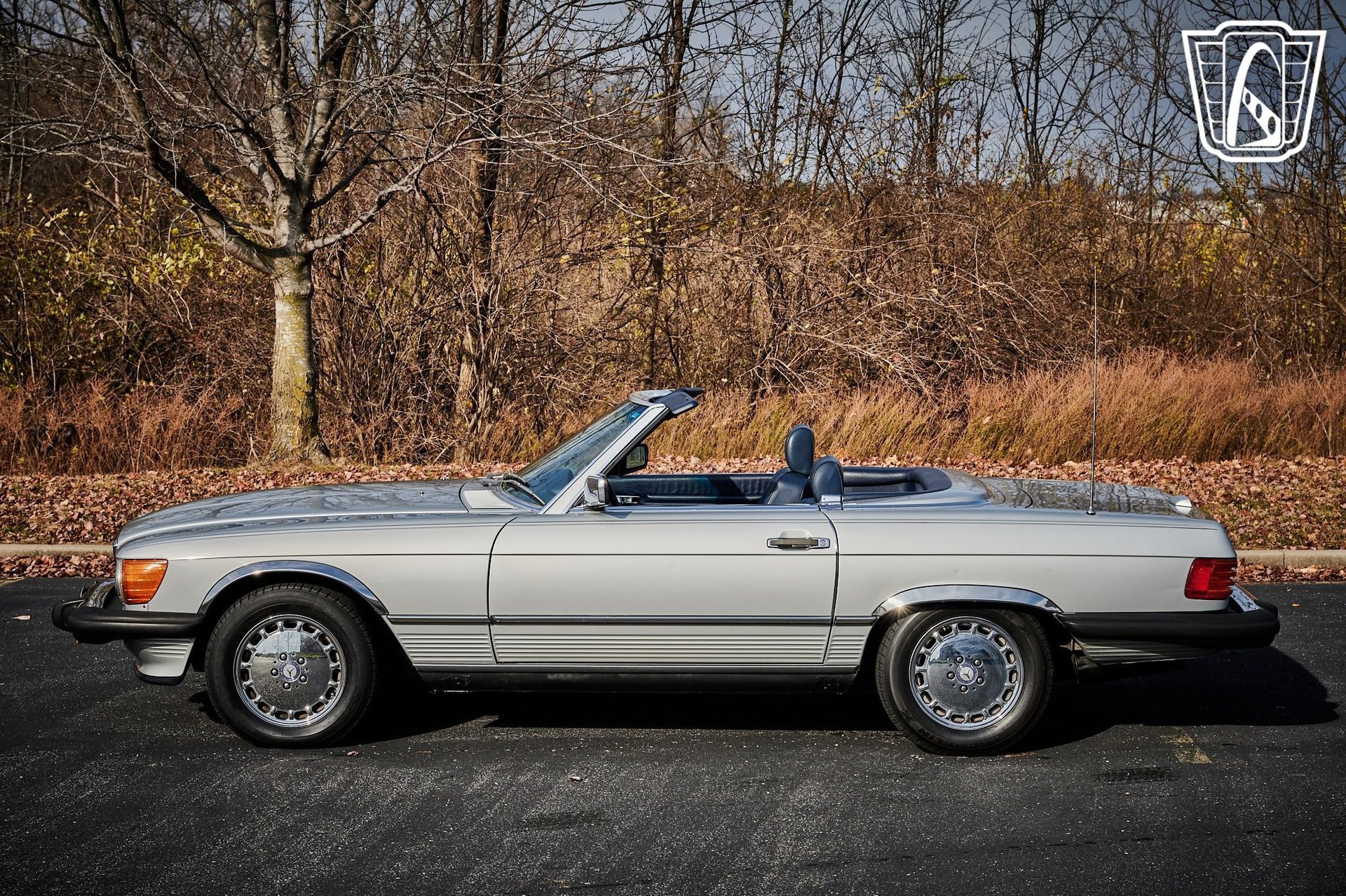 Used 1988 Mercedes-Benz 560 SL image 5