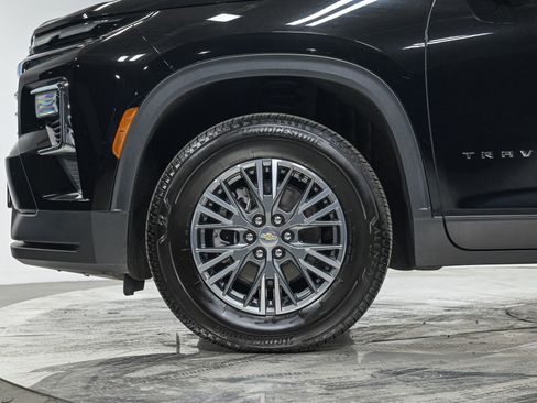 Used 2026 Chevrolet Traverse LT w/ Driver Confidence Package AWD/4WD image 3