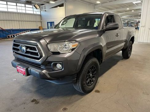 Used 2022 Toyota Tacoma SR5 w/ Black Out Package (TMS) AWD/4WD image 7