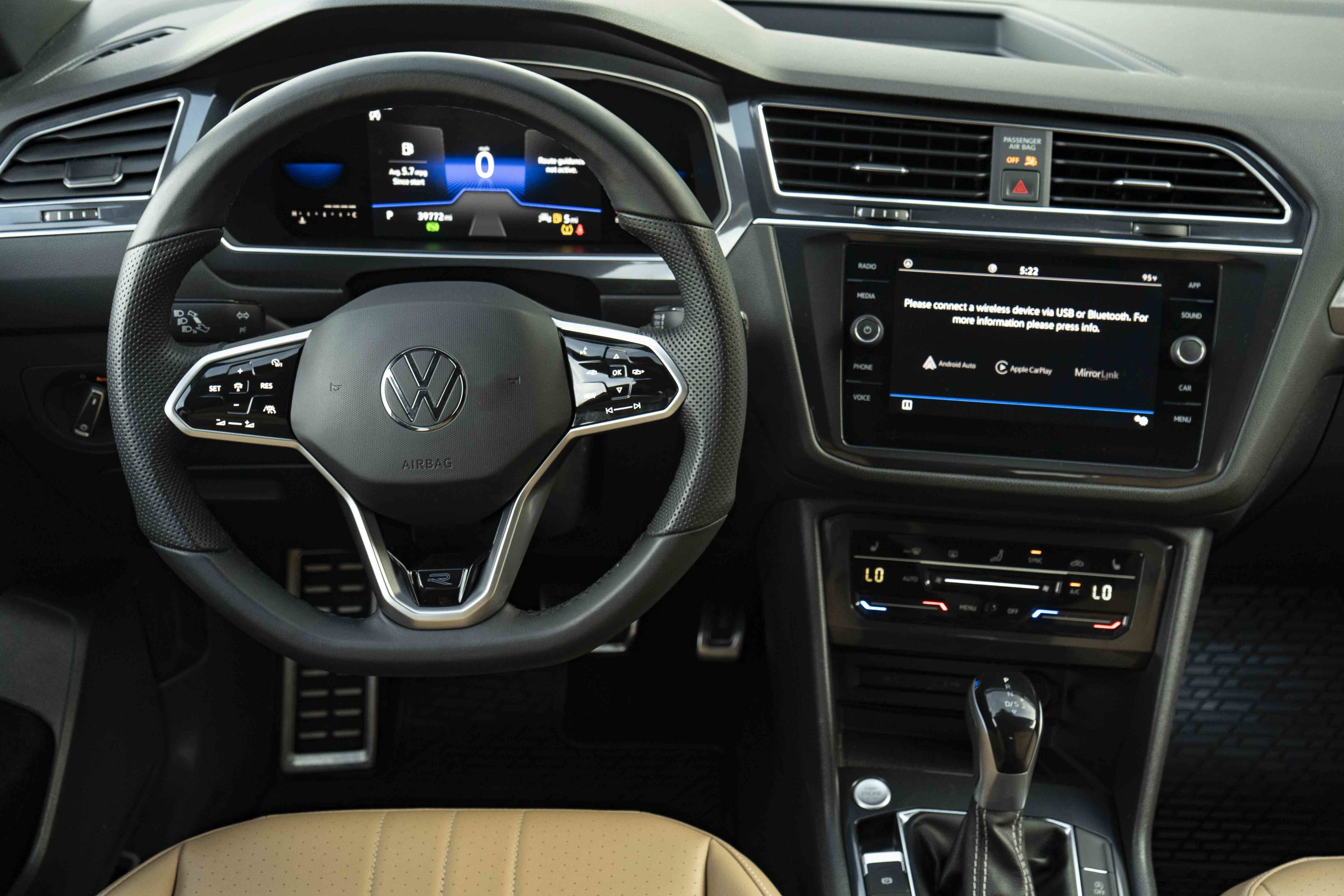 Certified 2022 Volkswagen Tiguan SE R-Line FWD image 17