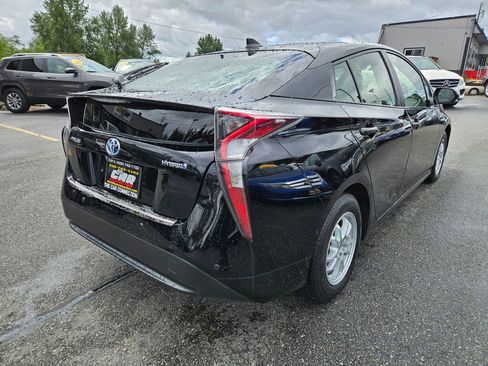 Used 2017 Toyota Prius Two w/ Prius Two Safety Plus Package FWD image 4