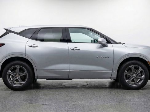 Used 2025 Chevrolet Blazer LT FWD image 11